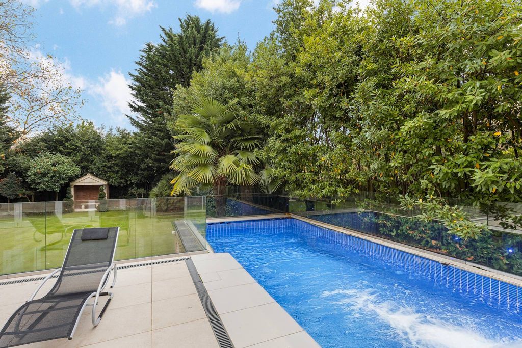 luxury detached house for sale in london england10.jpg